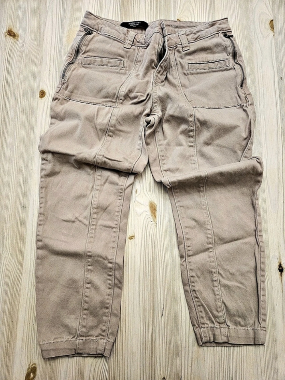 Simply Vera Wang Mid-Rise Ankle Utility Pants with Zippers Pink 8P